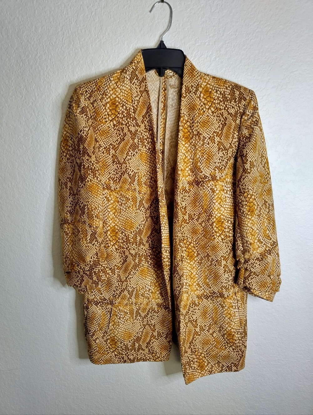 Aritzia babaton macauley snake print Open blazer Sz 8